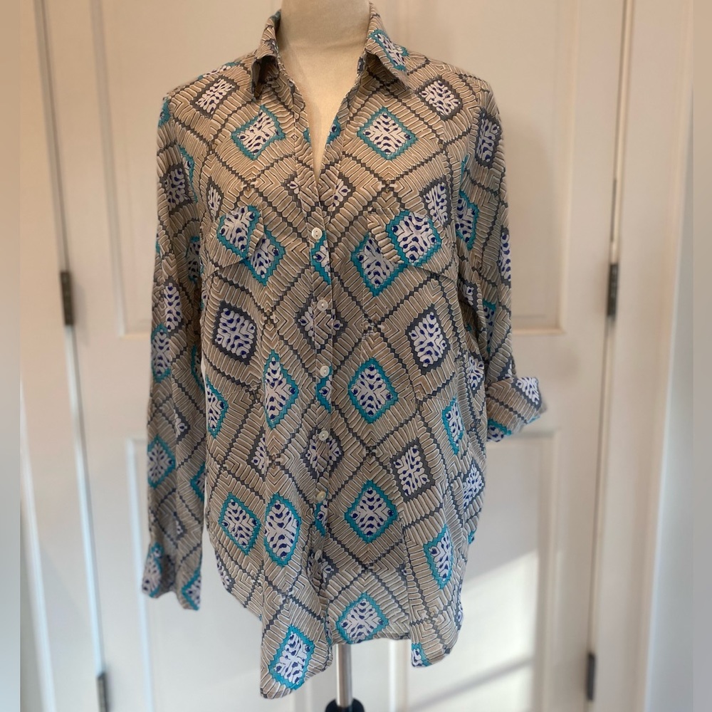Roller Rabbit button down shirt. Size Medium.